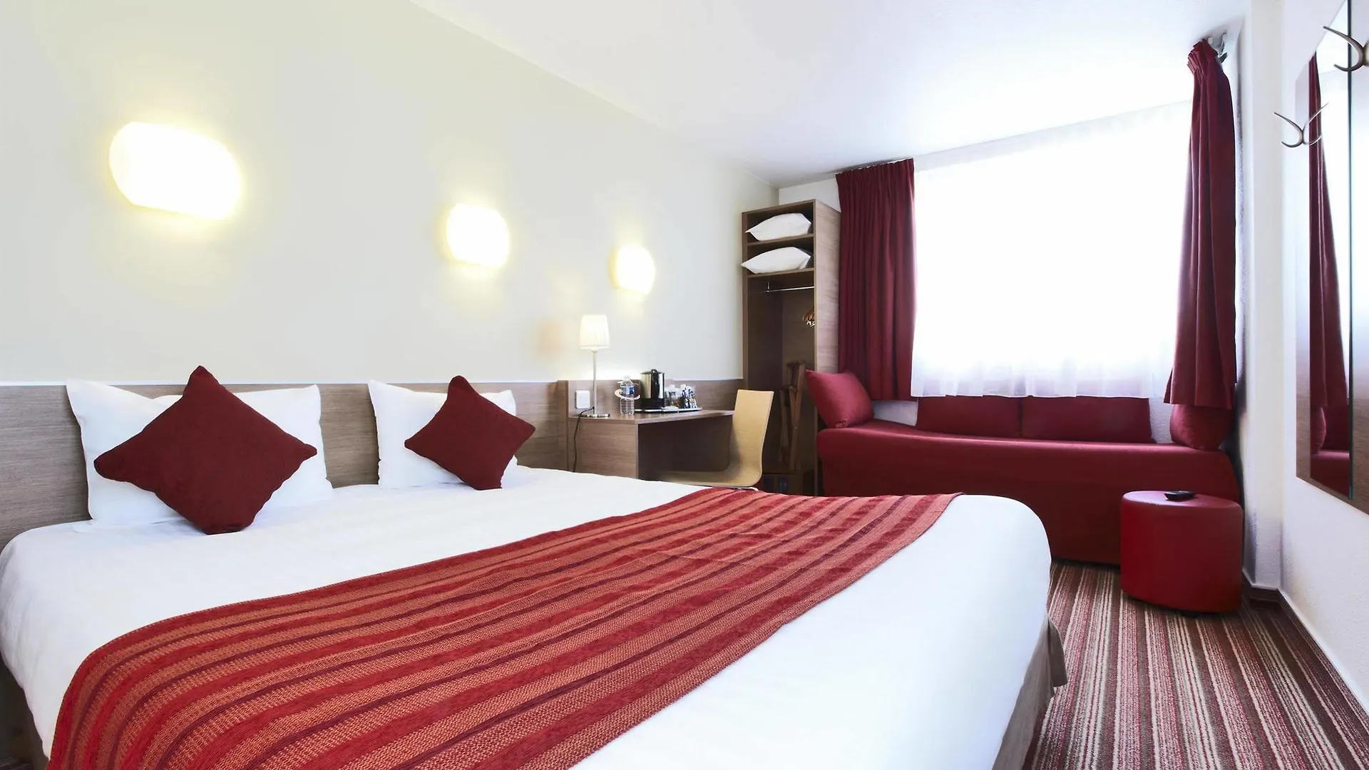 Hotel Campanile 12 - Bercy Village 3*